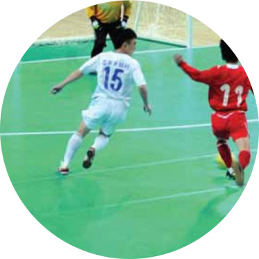 看不了世界杯？室內(nèi)足球地膠場地同樣讓你過足癮