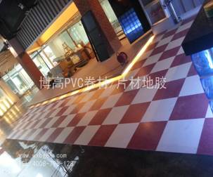 不一樣的地膠設(shè)計(jì)，不一樣的保齡球運(yùn)動館