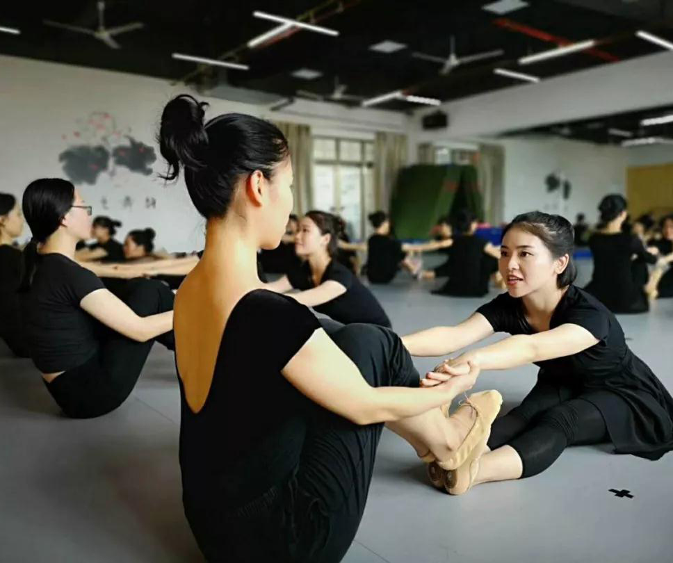安全無(wú)劃痕的舞蹈地板成為主流趨勢(shì)
