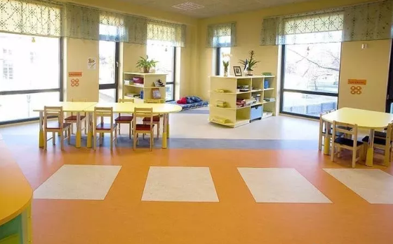 為什么對(duì)幼兒園的地面裝修而言，PVC塑膠地板是首選