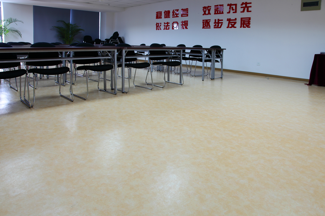 辦公室PVC塑膠地板有哪些特性？【騰方PVC地板】