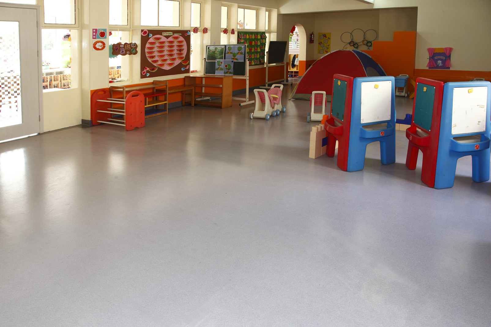 幼兒園塑膠地板需要滿足的條件？【騰方PVC地板】